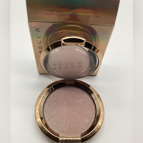 Becca Cosmetics Light Chaser Highlighter in Opal Flashes Jade - BNIB - Picture 9 of 16